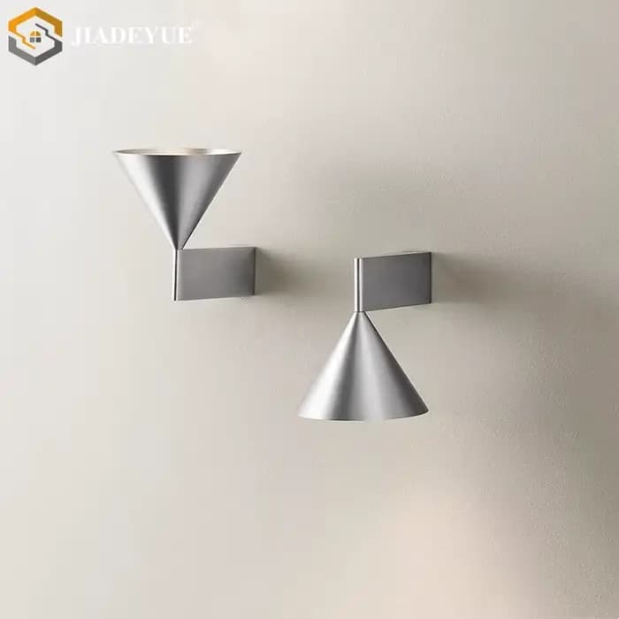 Lampe de chevet minimaliste moderne avec design en forme de cône, lampe murale de fond pour salon, l
