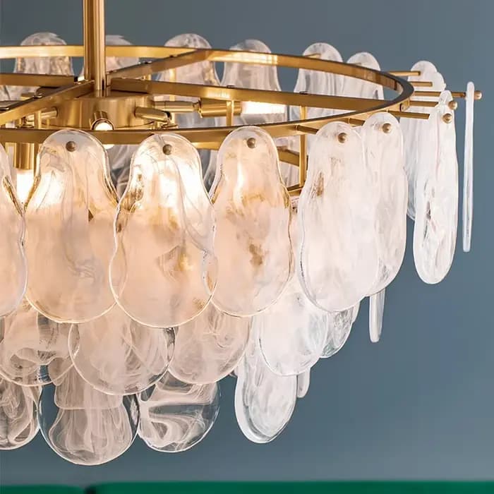 Lustre de luxe rétro français, luminaire décoratif d'intérieur, idéal pour un salon, une chambre à coucher, une nuage chaleureux et romantique, goutte d'eau ou en verre