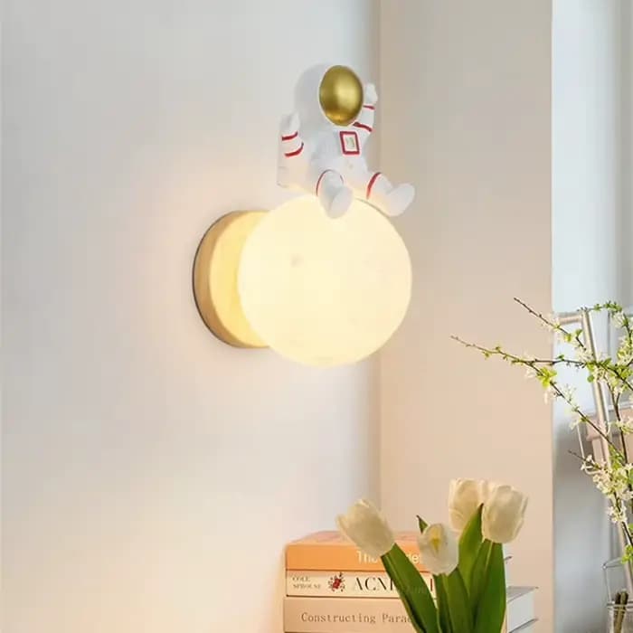 Lampe murale en bois naturel style crème, mignonne lampe de chevet planète animale de dessin animé, lampe moderne et simple pour chambre d'enfant