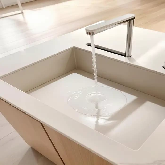 Système de robinetterie de cuisine motorisé électrique escamotable avec commande infrarouge intelligente sans contact et rotation pour îlot de cuisine