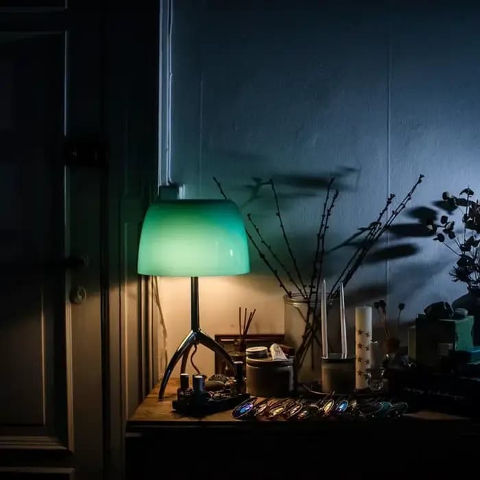 Abat-jour en verre coloré nordique moderne, lampe de bureau LED à trois pieds, adapté pour l'étude, la chambre, le salon