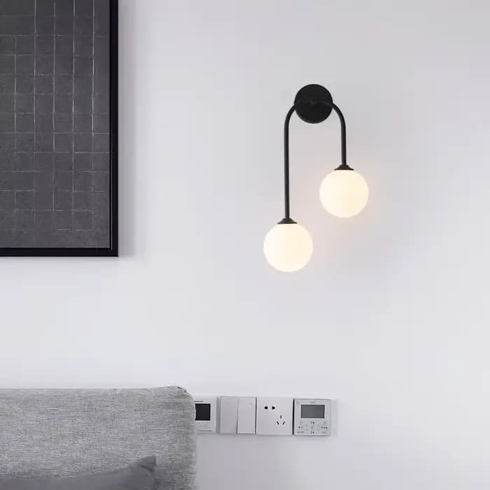 Applique Murale Nordique à Double Boule de Verre, Luminaire Décoratif d'Nik, Idéal pour une Chambre à Coucher Moderne, un Salon, une Salle à Manger, un Couloir ou des Escaliers