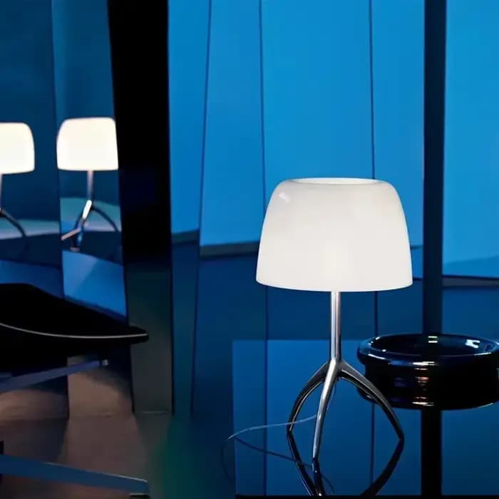 Abat-jour nordique moderne en verre coloré, lampe de bureau LED à trois pattes, adaptée à l'étude, à la chambre à coucher et au salon