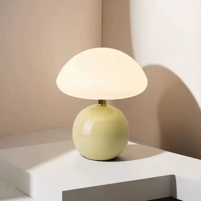 Petite lampe de table en forme de champignon, jolie lampe de table en céramique colorée crème, éclairage de nuit pour chambre d'enfants, décoration de maison, accessoires de chambre