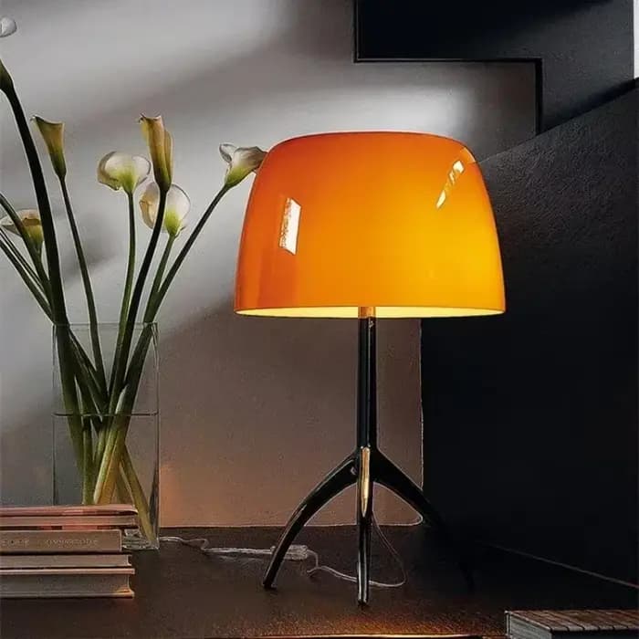 Abat-jour nordique moderne en verre coloré, lampe de bureau LED à trois pattes, adaptée à l'étude, à la chambre à coucher et au salon