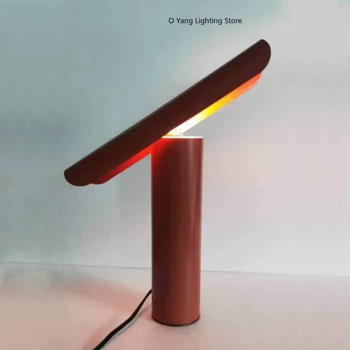 Lampe de bureau à ampoule LED design pour chambre d'hôtel, décoration de maison moderne en fer coloré, lumière décorative de chevet de chambre à coucher minimaliste moderne