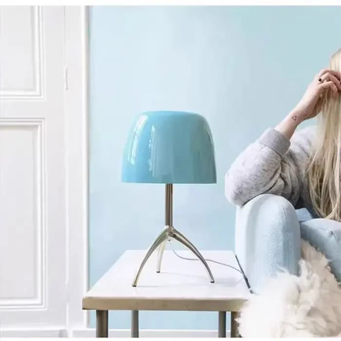 Abat-jour nordique moderne en verre coloré, lampe de bureau LED à trois pattes, adaptée à l'étude, à la chambre à coucher et au salon