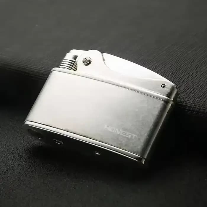 Briquet créatif en laiton à allumage par pression, flamme nue, briquet mécanique rétro, accessoires pour cigares et cigarettes, cadeau pour homme fumeur