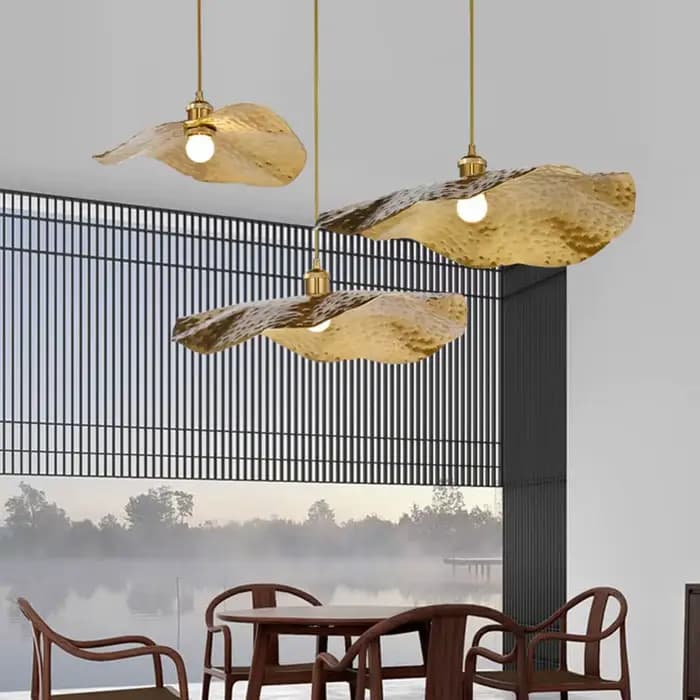Lampe Suspendue en Laiton Martelé au Design Rétro de Luxe, Luminaire Décoratif d'Nik, Idéal pour une Salle à Manger ou une Boutique