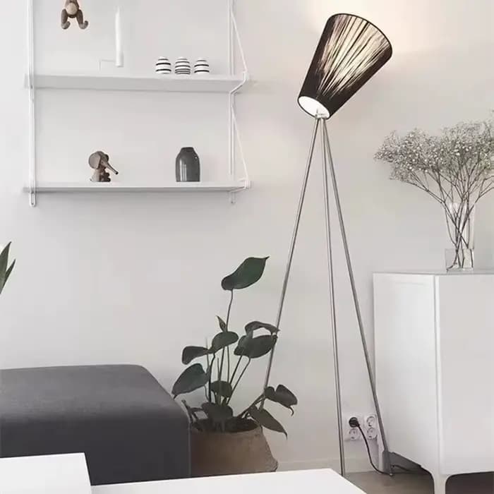 Lampadaire sur Pied en Bois au Design Danois Minimaliste, Design Moderne, Style Industriel, Luminaire Décoratif d'Nik, Idéal pour un Loft, une Salle à Manger ou une Chambre à Coucher