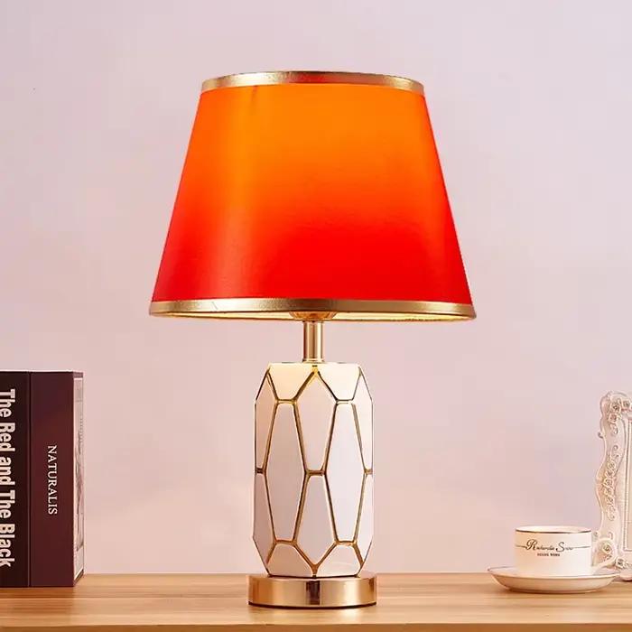 Lampe de table en céramique américaine, lampe de chevet pour chambre à coucher, lampe de bureau décorative européenne, simple et moderne, créative et personnalisée pour le salon