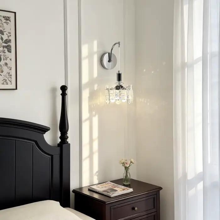 Applique murale en cristal avec finition chromée polie et éclairage d'ambiance doux pour chambre à coucher, salon, couloir et décoration intérieure moderne