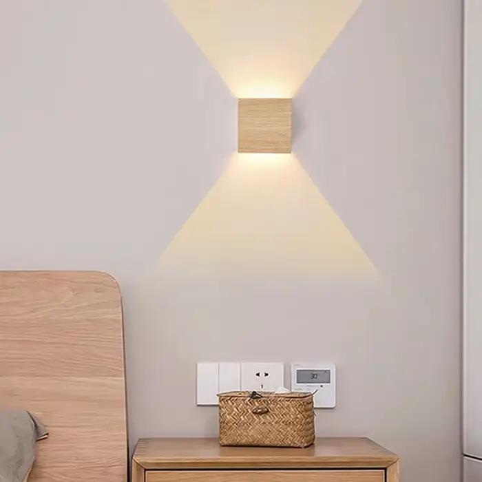 Applique murale LED en bois créative, lumière émettant de la lumière vers le haut et vers le bas, fond artistique, entrées, escaliers, balcons, escales, luminaires