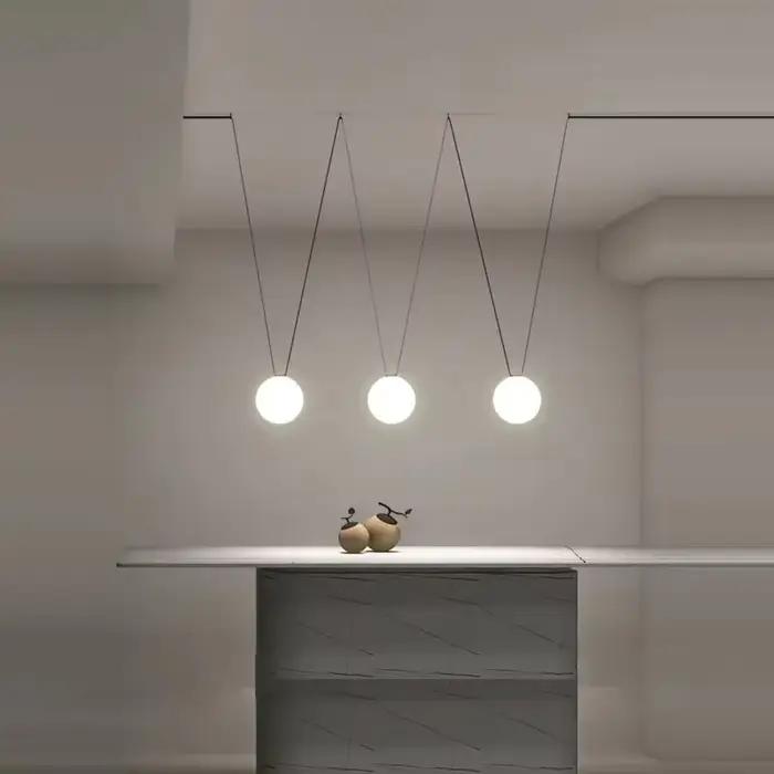 Lustre créatif italien moderne 2025 nouveau Design lustre boule de verre magique salon hôtel modèle chambre escalier éclairage