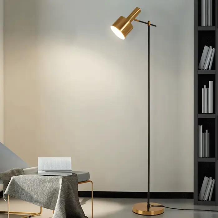 Lampadaire Nordique en Métal Noir et Or, Luminaire Décoratif d'Nik, Idéal pour un Salon, une Chambre à Coucher ou un Foyer
