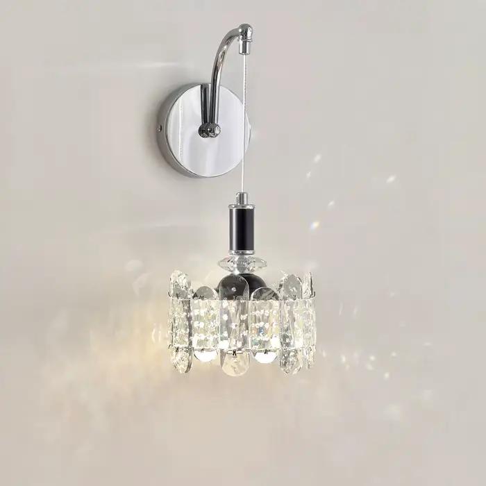 Applique murale en cristal avec finition chromée polie et éclairage d'ambiance doux pour chambre à coucher, salon, couloir et décoration intérieure moderne