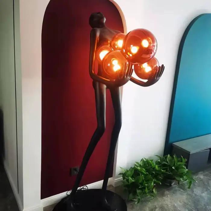 Lampadaire humanoïde nordique, sculpture design, décoration de hall d'exposition, lampe de salon, lampe de chambre à coucher, lampe de style Halloween